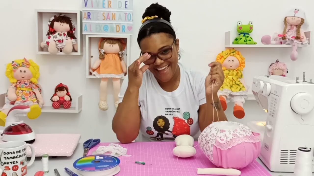 Boneca costureira porta acessórios/ Artesanato Lucrativo