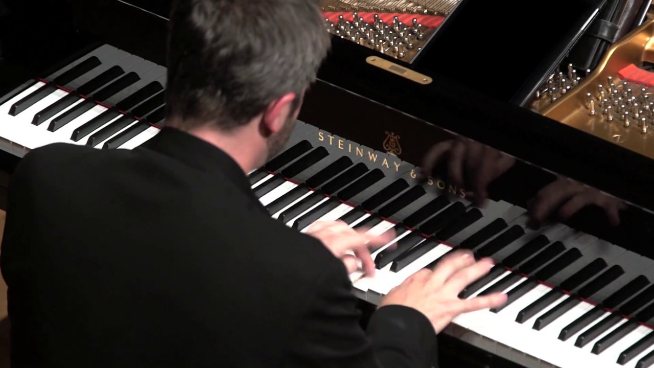 Peter Jablonski plays Hungarian Rhapsody No.15 in A minor 
