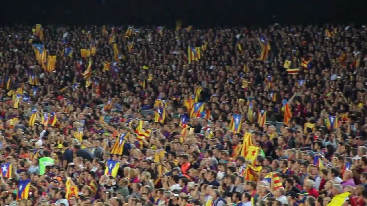 El Camp Nou s'omple d'estelades