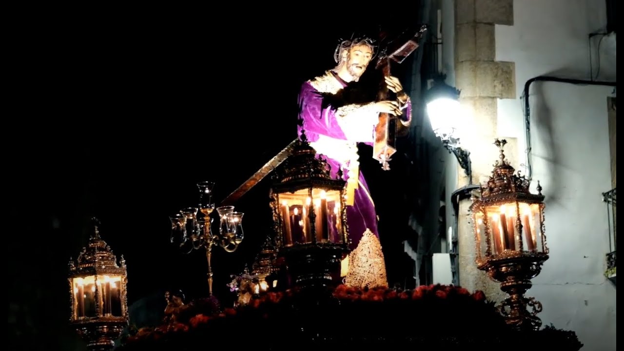 Salida de la Procesión de la Madrugada. Jesús Nazareno. Semana Santa de Cáceres 2025