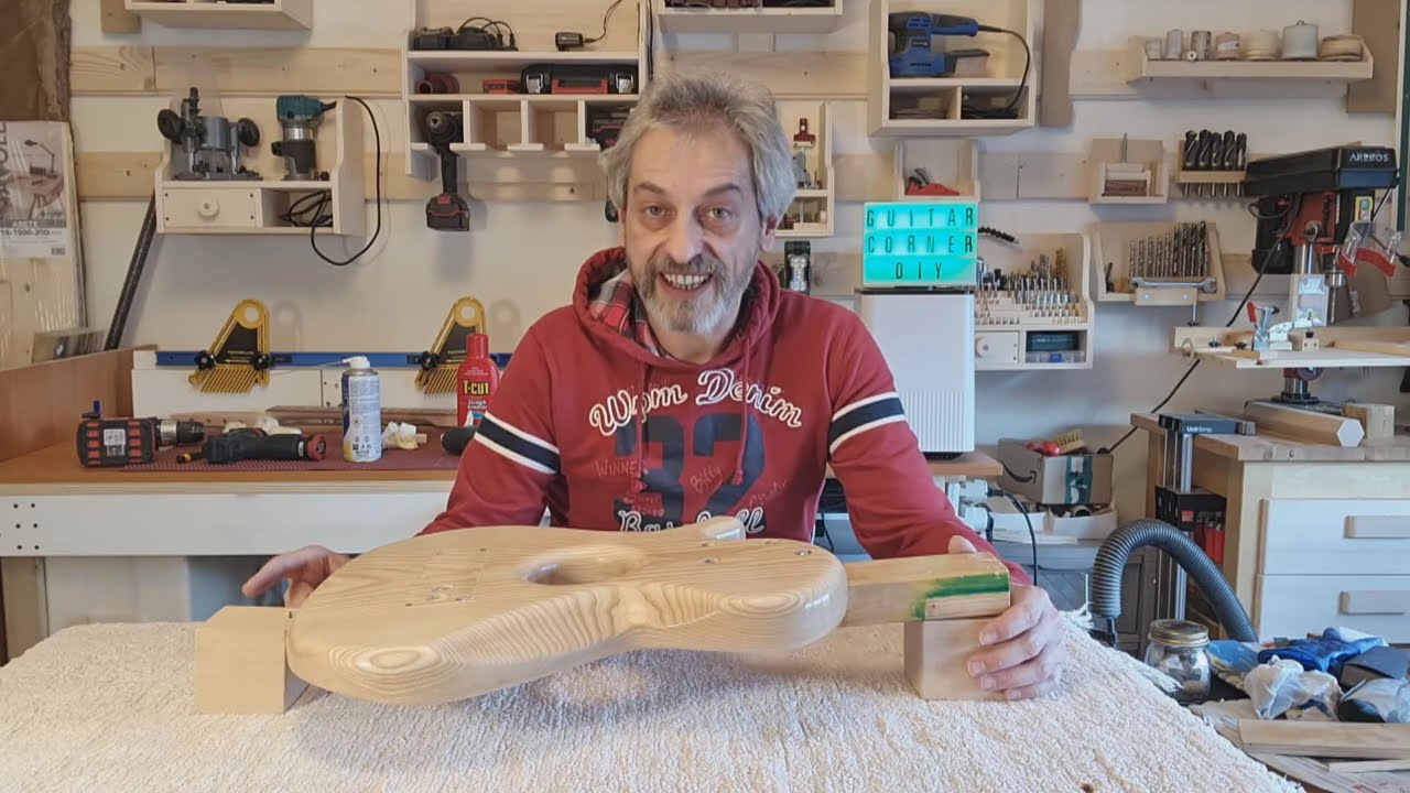 CHITARRA CLASSICA SOLID BODY 7 CORDE - Finitura Nitro a tampone