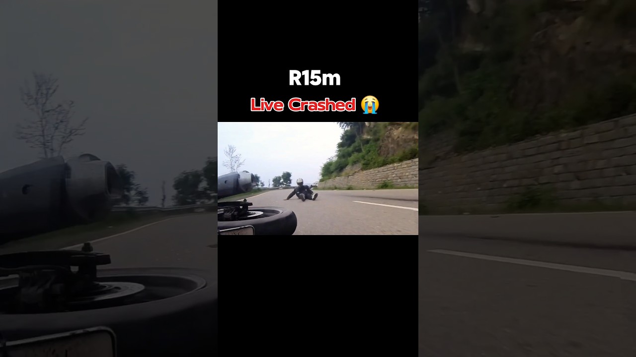 Live cr@sh 😢😨 #crash #r15  #shorts #bike #motovlog #live #accident #rider #bikelife