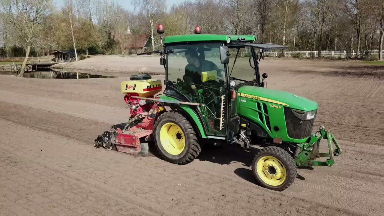 Bloemenveld zaaien met mini trekkers