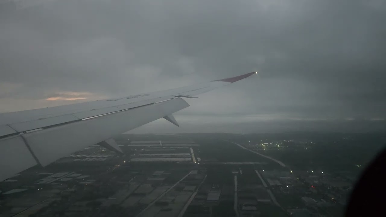 Juneyao air 787 landing at Shanghai Pudong