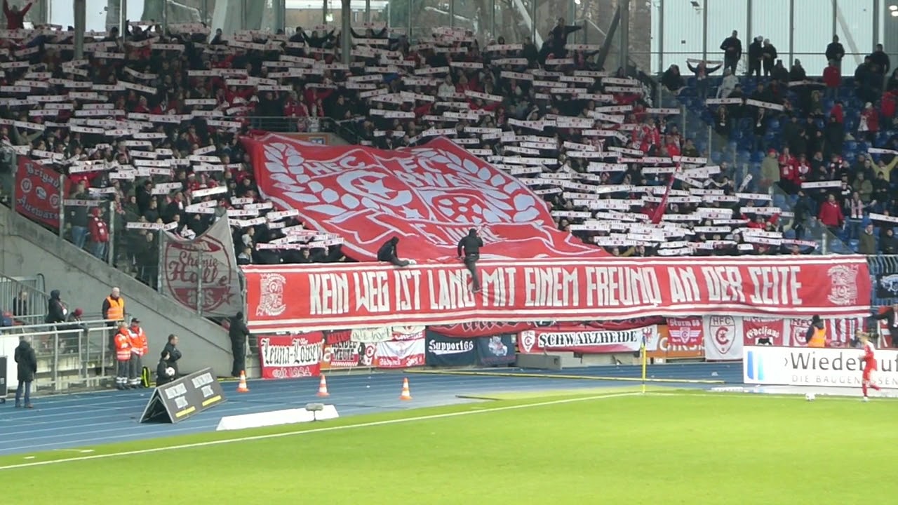 Braunschweig vs Halle 2018/19 - Choreo + Nebel des HFC