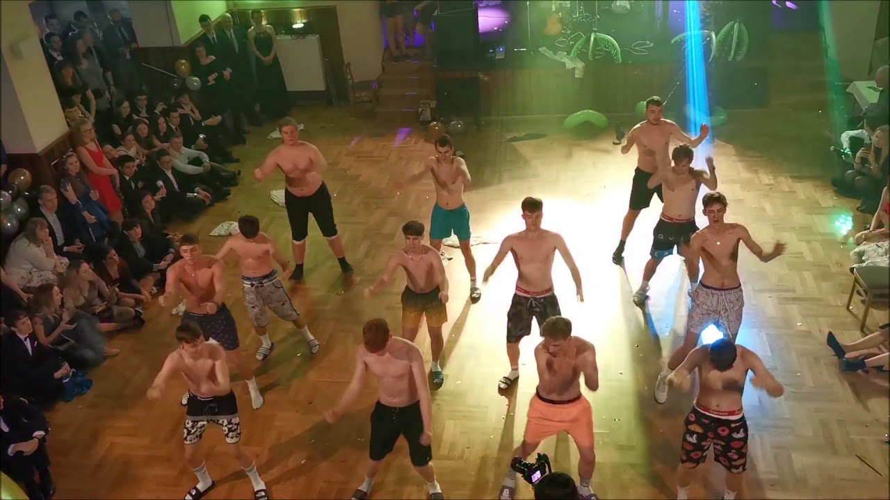 MATURITNÍ PLES 4.r | Půlnočko