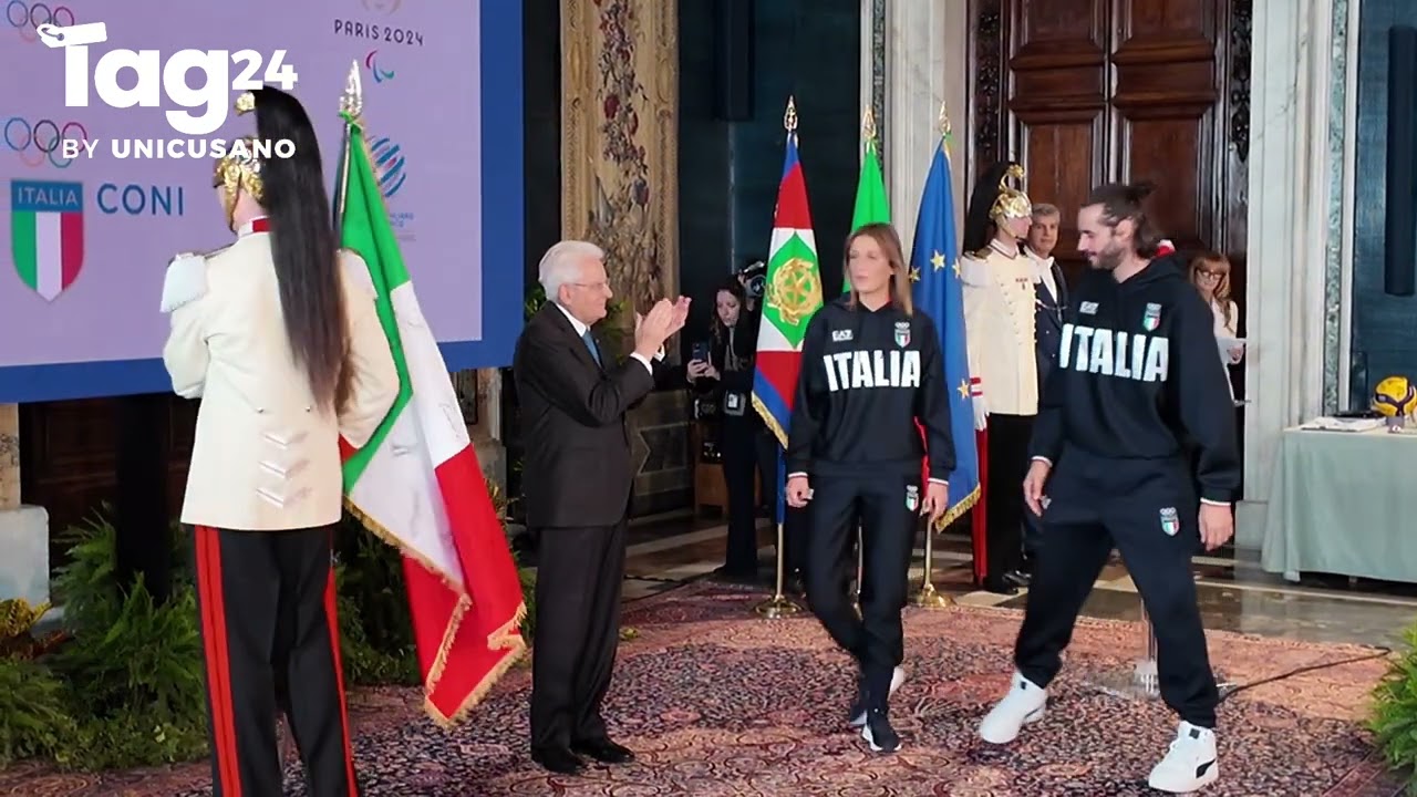 Medagliati Parigi 2024 al Quirinale, i portabandiera restituiscono il tricolore a Mattarella