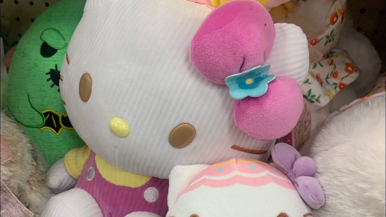 Come with me to CVS to check out the Easter decor🖤✨