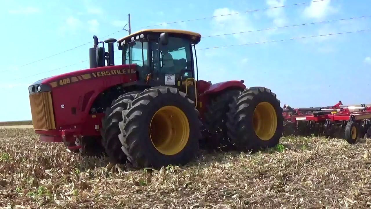Versatile 400 Tractor pulling a Viking VT tool at the Farm Progress Show