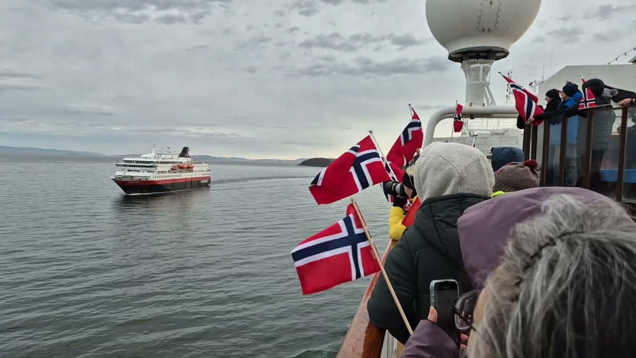 Hurtigruten Coastal Voyage: Bergen-Kirkenes-Bergen