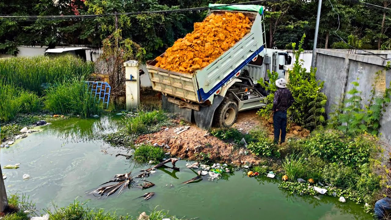 Start New Project Landfill in Flooded !! Bulldozer Komat'Su D20P Pushing Soil with Trucks 5Ton