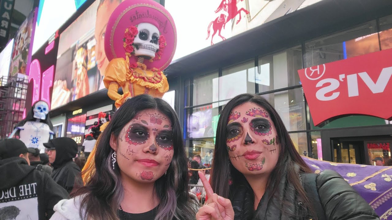 Las catrinas se adueñaron de times square NYC! Evento masivo de dia de muertos! Mexicanos presentes!