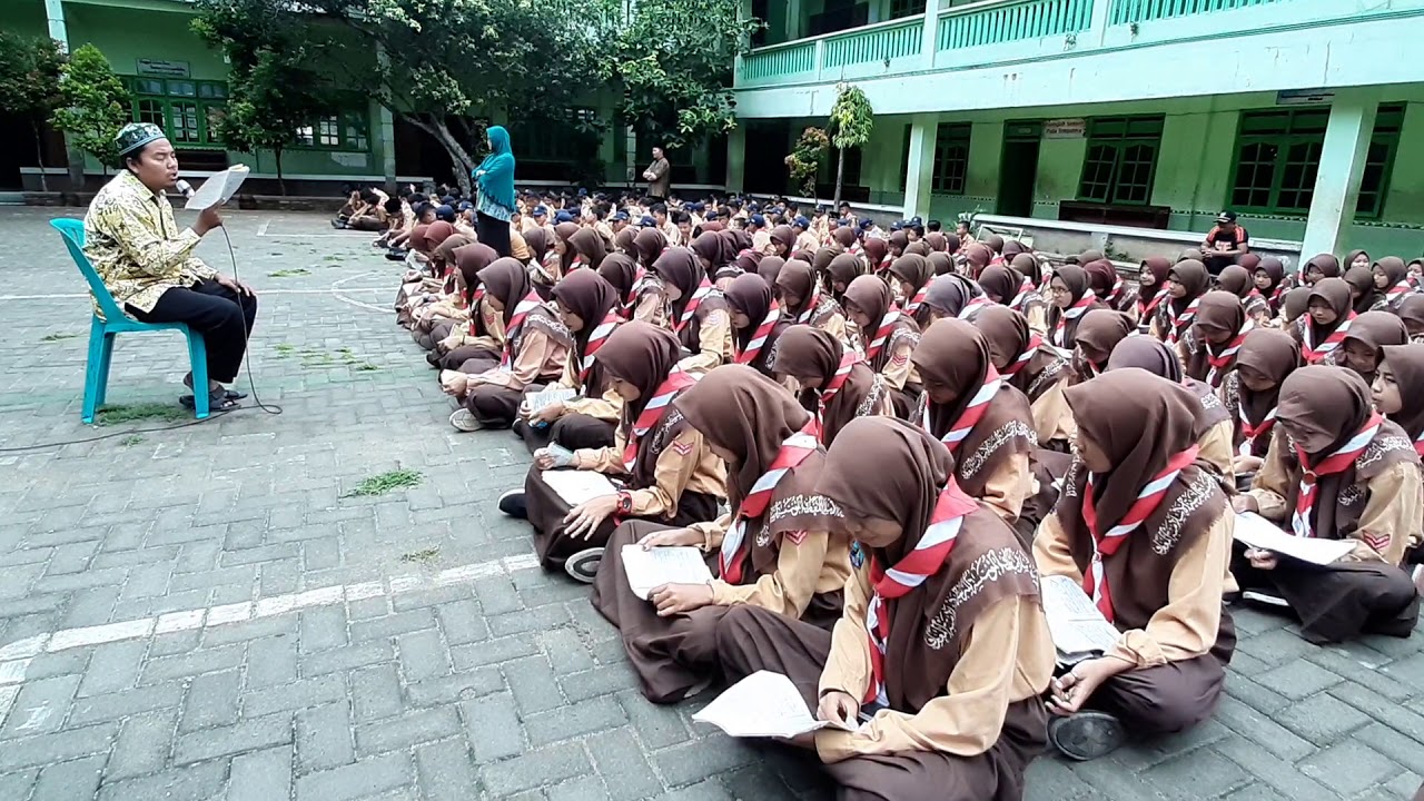 AQIDATUL AWAM MERDU ( Nur Chozin ) di SMP ISLAM 4-5 TAMBAKBOYO