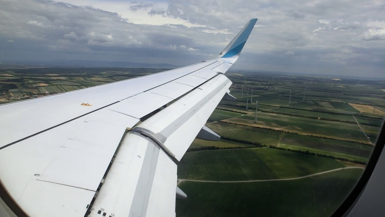 Landing approach at Vienna Airport - Airbus A320 Eurowings (long version)