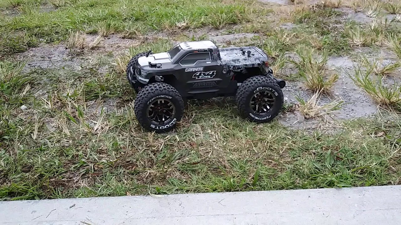 Arrma granite 💪vs jlb🐆cheetah 11101