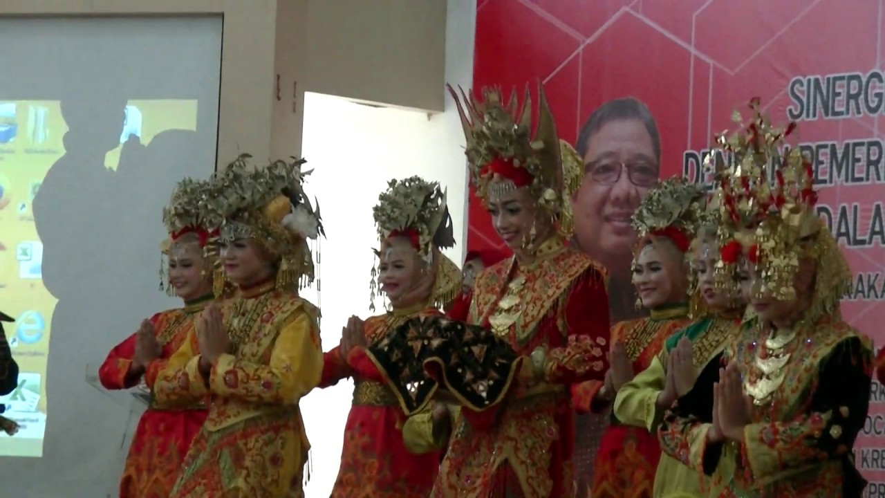 Tari Pasambahan SMA 1 Pulau Punjung untuk Menteri