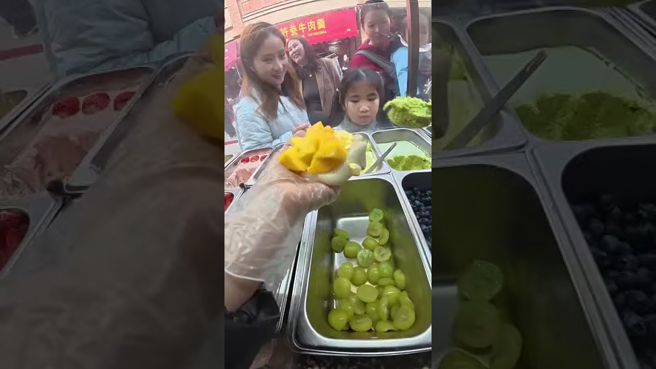 Setting up a stall to sell glutinous rice cakes and earning thousands of yuan per day.的副本