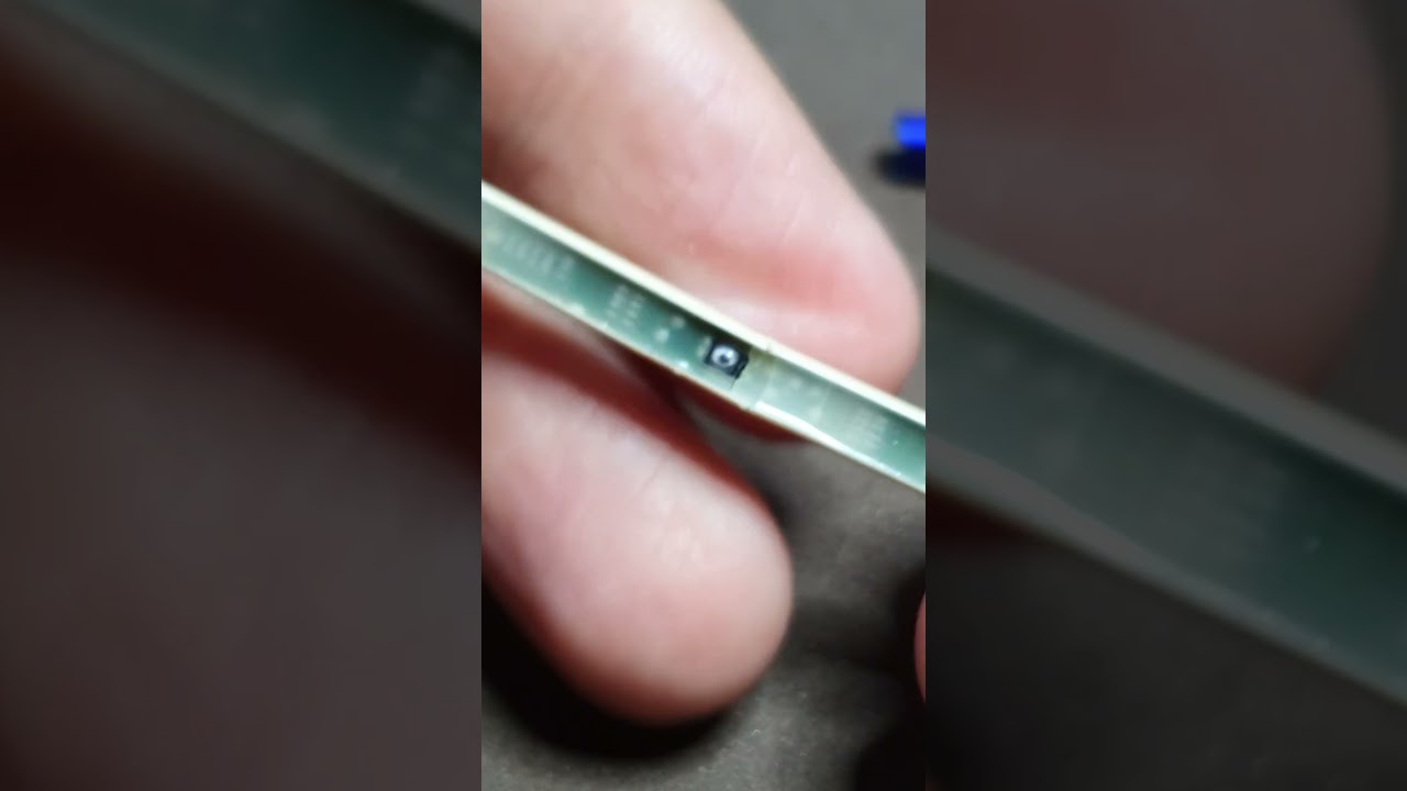 Quebrei minha S-Pen... Vamos ver o que tem dentro?