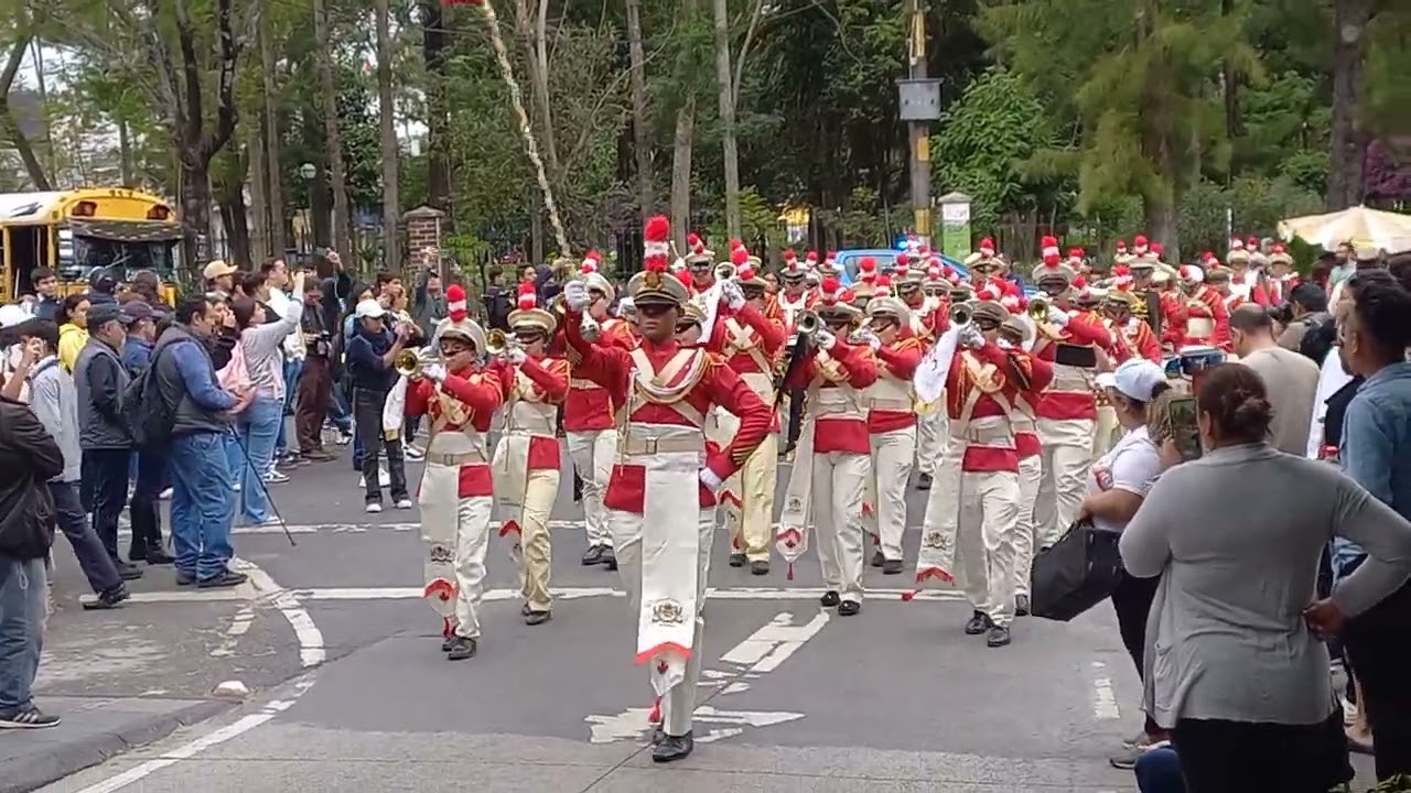 Liceo Canadiense 2025 en desfile del colegio san Pablo