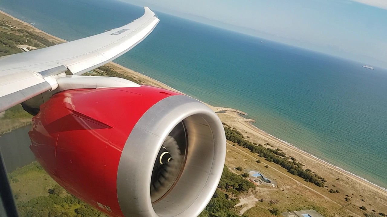 Avianca Boeing 787 take off