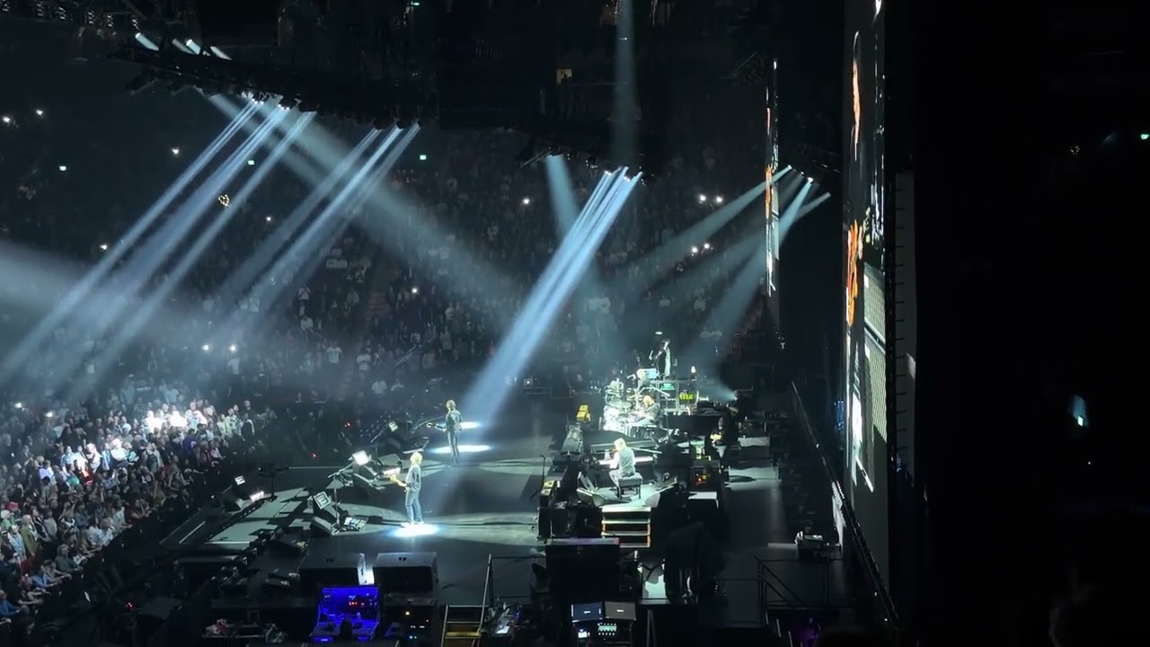 Paul McCartney - Golden Slumbers/ Carry that Weight/ The End Montréal Centre Bell 17-11-25