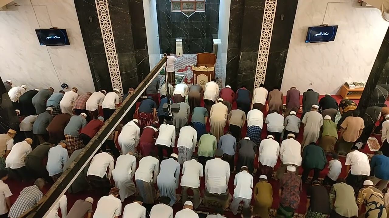 Solat Subuh Hari Jum'at dengan sujud tilawah dan qunut nazilah