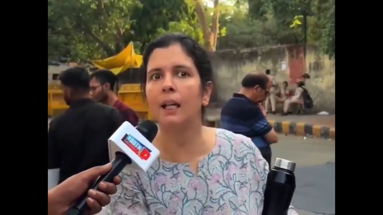Bengal Woman Teacher Demands CAA & NRC Implementation  | “The Time Has Come” | Bold Stand Goes Viral
