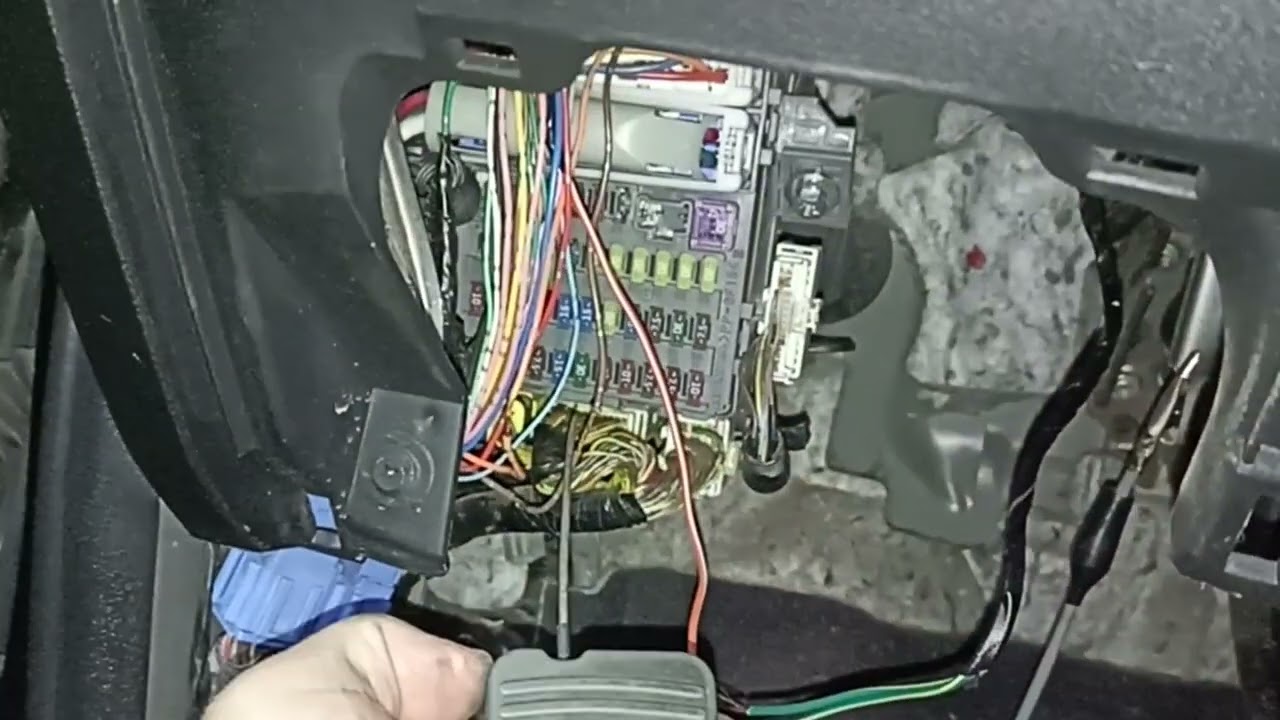 Honda CR-V 2007 левый руль. Установка Starline a93 2can 2lin