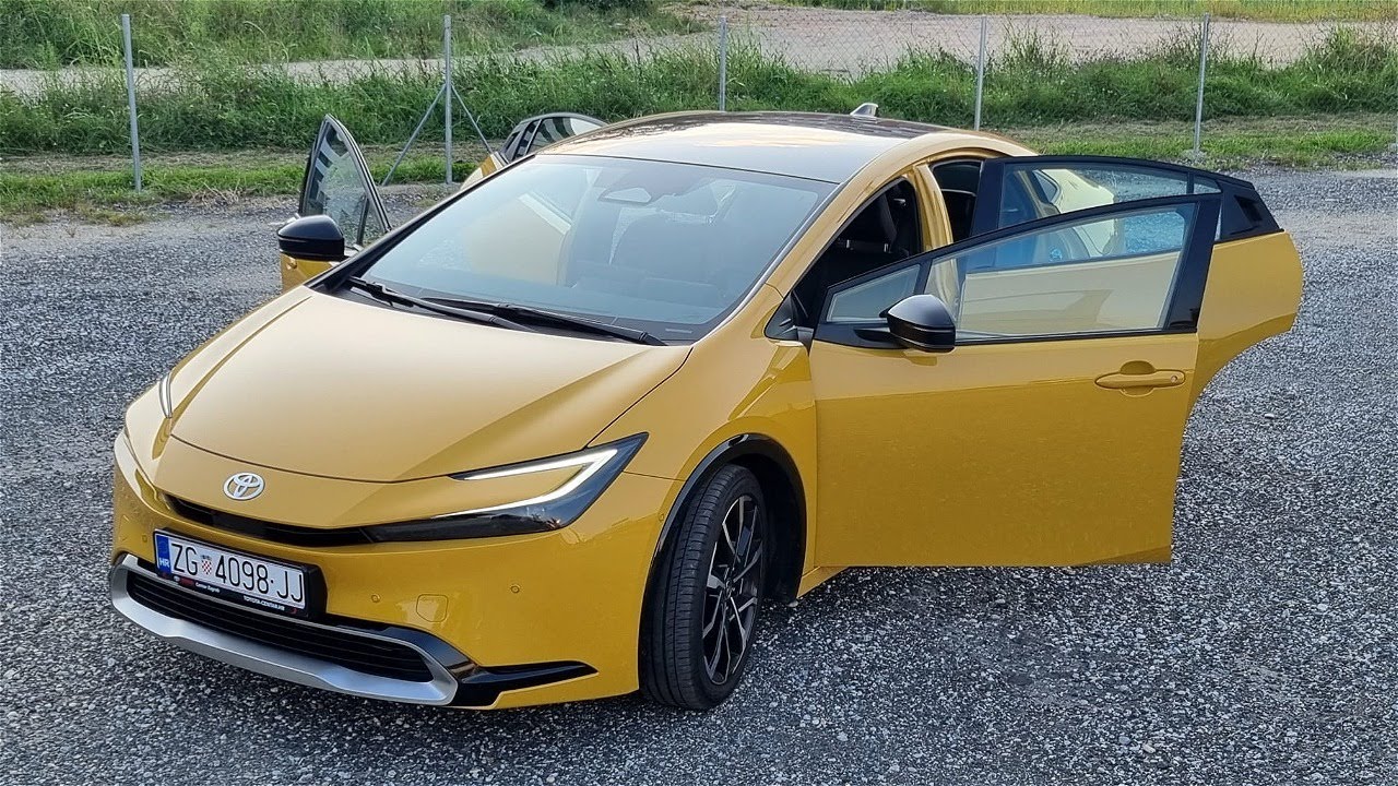 Toyota Prius 2023 -  PRACTICALITY & trunk review (QUALITY check)