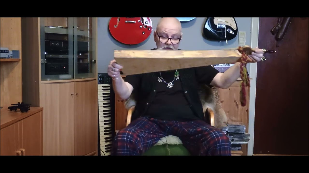 The  dulcimer    or also called shitholz   Hummel  Langeleik