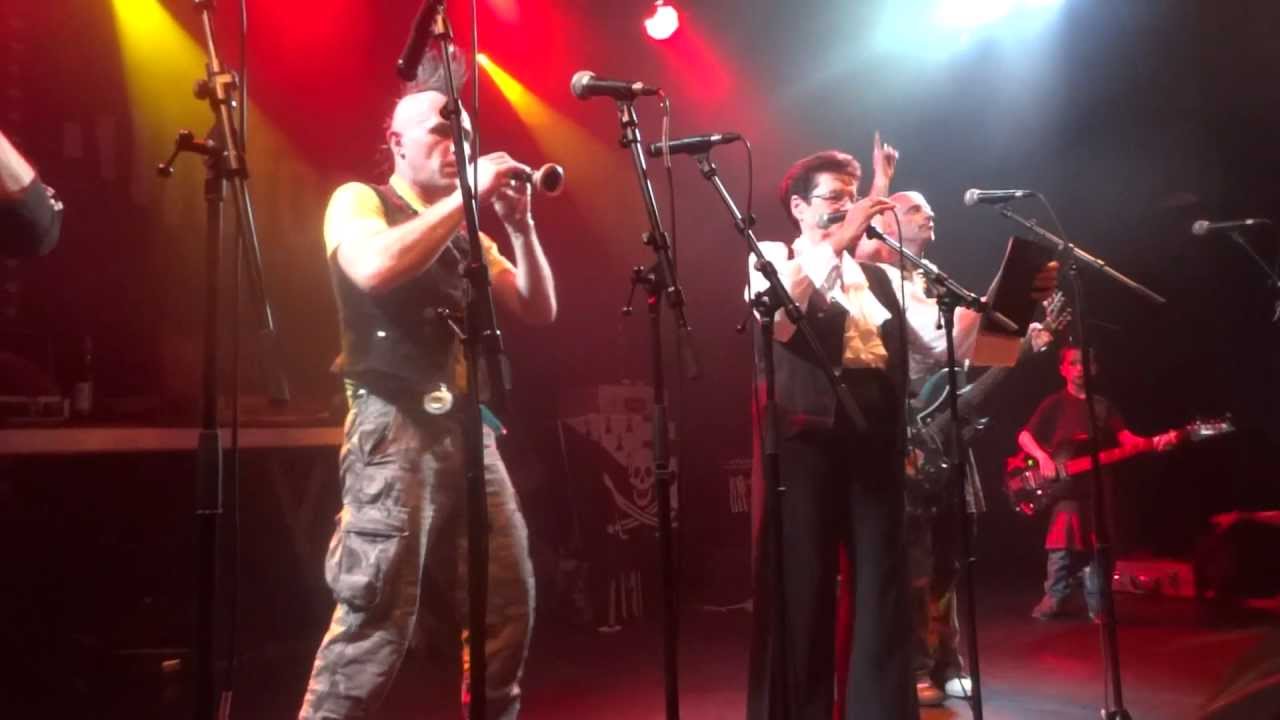 Les Ramoneurs de Menhirs - Dañs Gwadek 2 - Live @ Le Forum Vaureal - 17-03-2012