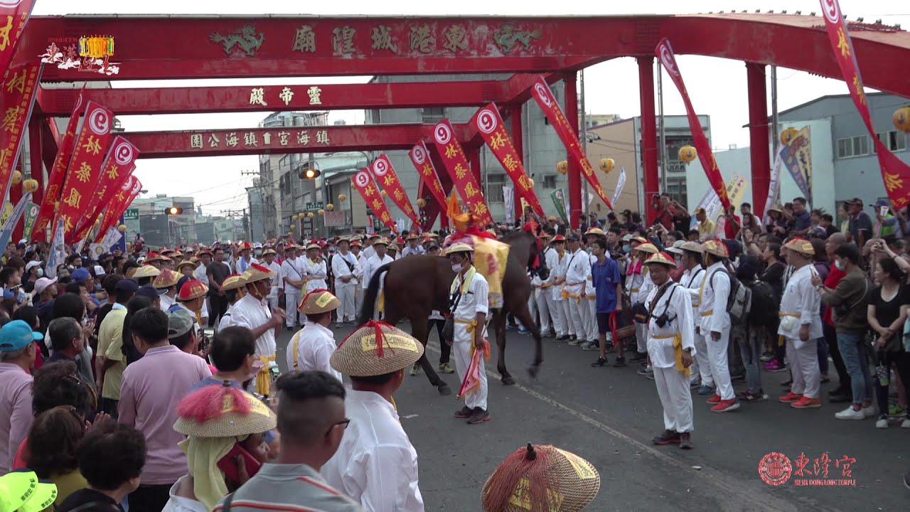 【戊戌正科東港迎王】請水圓滿~七角頭神轎通過豐漁橋~人潮滿滿真壯觀