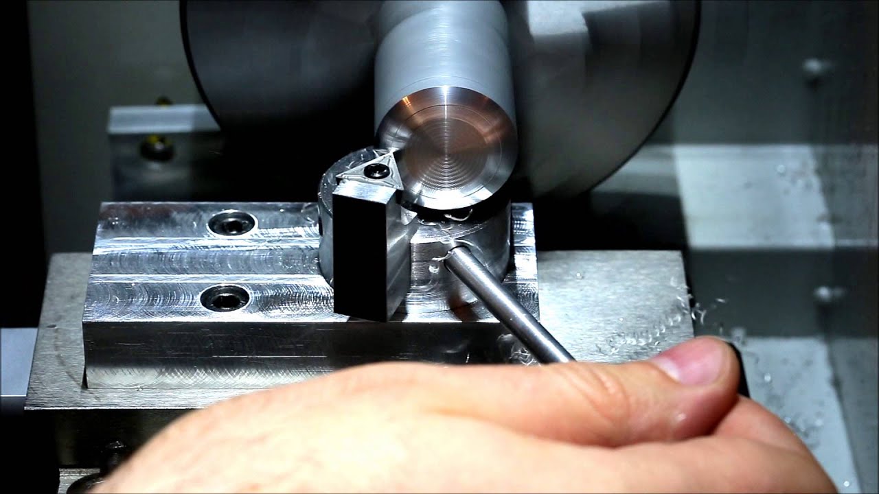 How to set up and use a radius turning tool