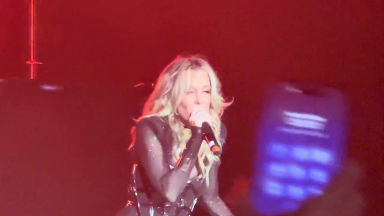 FEY - Disparandole a la nada en vivo desde el Auditorio Nacional de la CDMX Noviembre 2024 Hits Tour