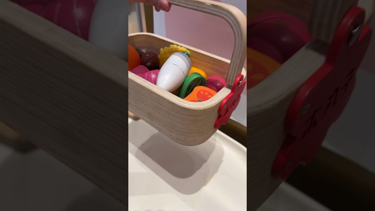 Kitchen playtime..🥗🥦🥕