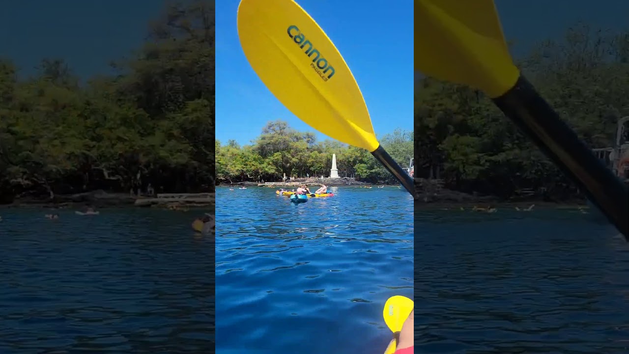 Kayaking to Captain Cook monument - Hawaii