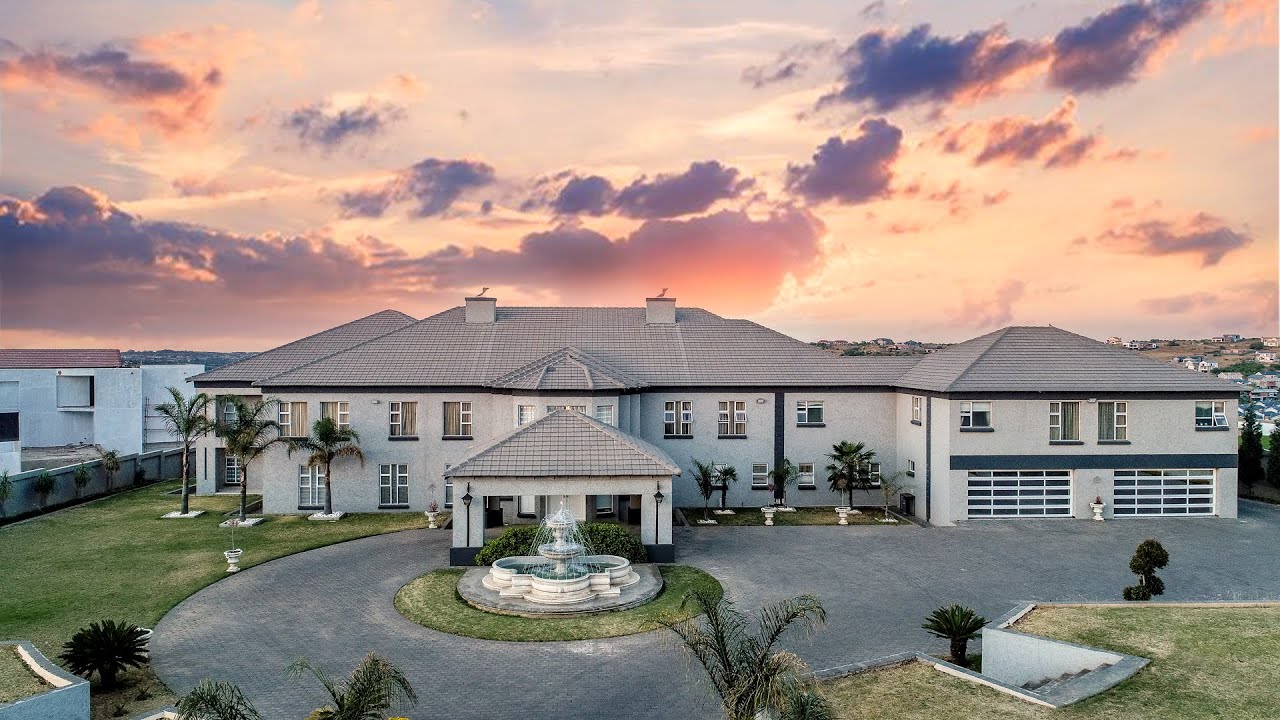 HOME FOR SALE IN MOOIKLOOF GLEN