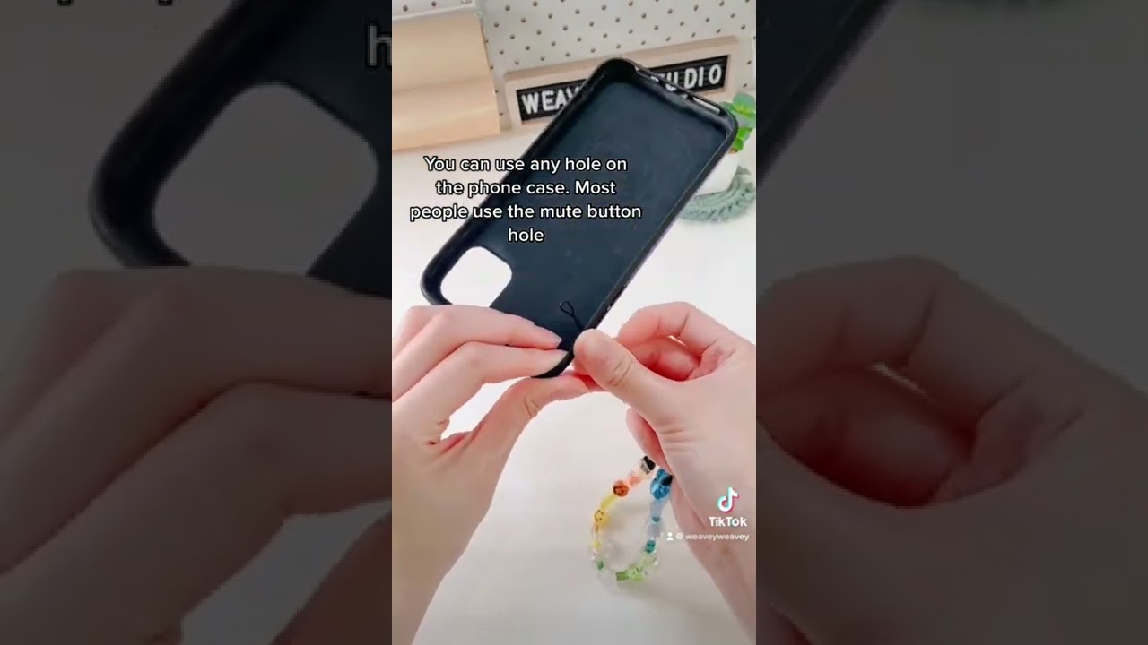 Как прикрепить брелок для телефона к чехлу для телефона