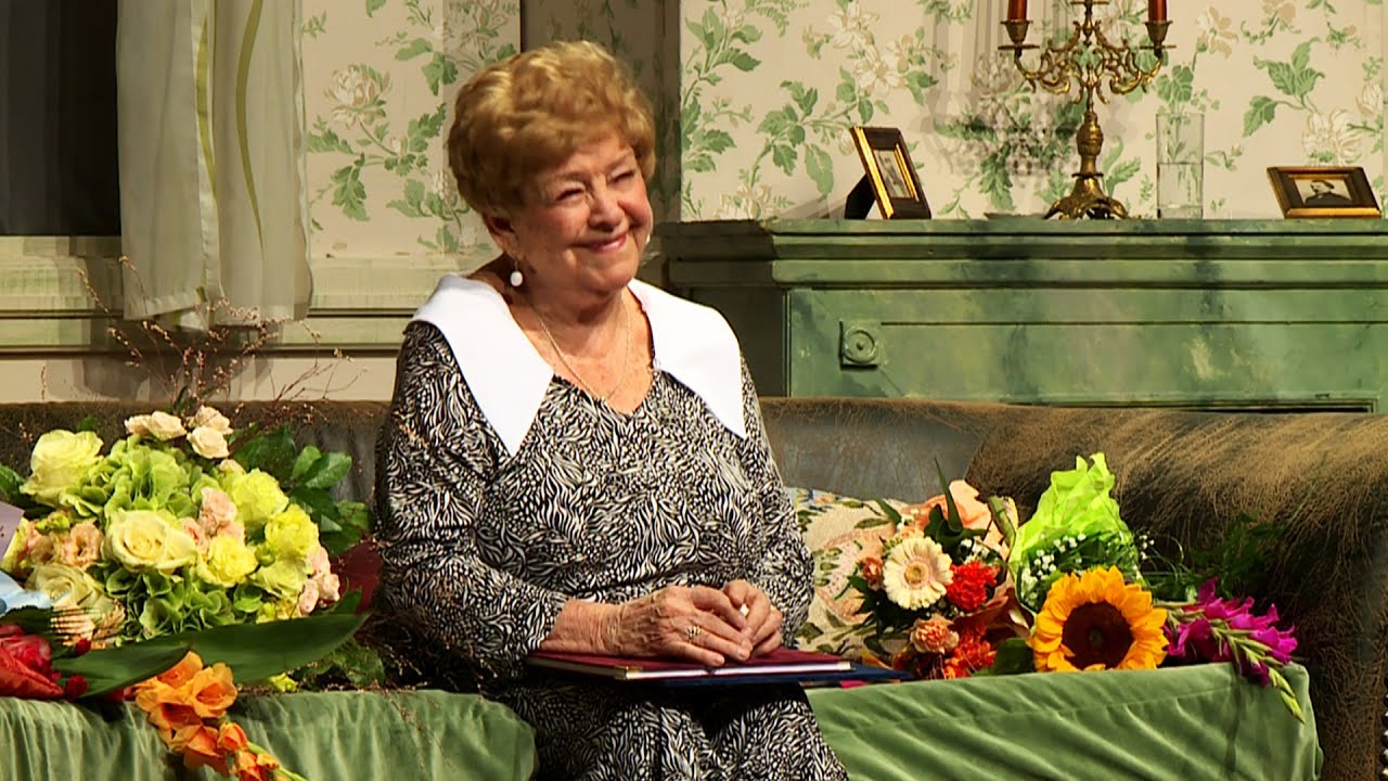 Pásztor Erzsi 85. születésnapi köszöntése a Turay Ida Színházban