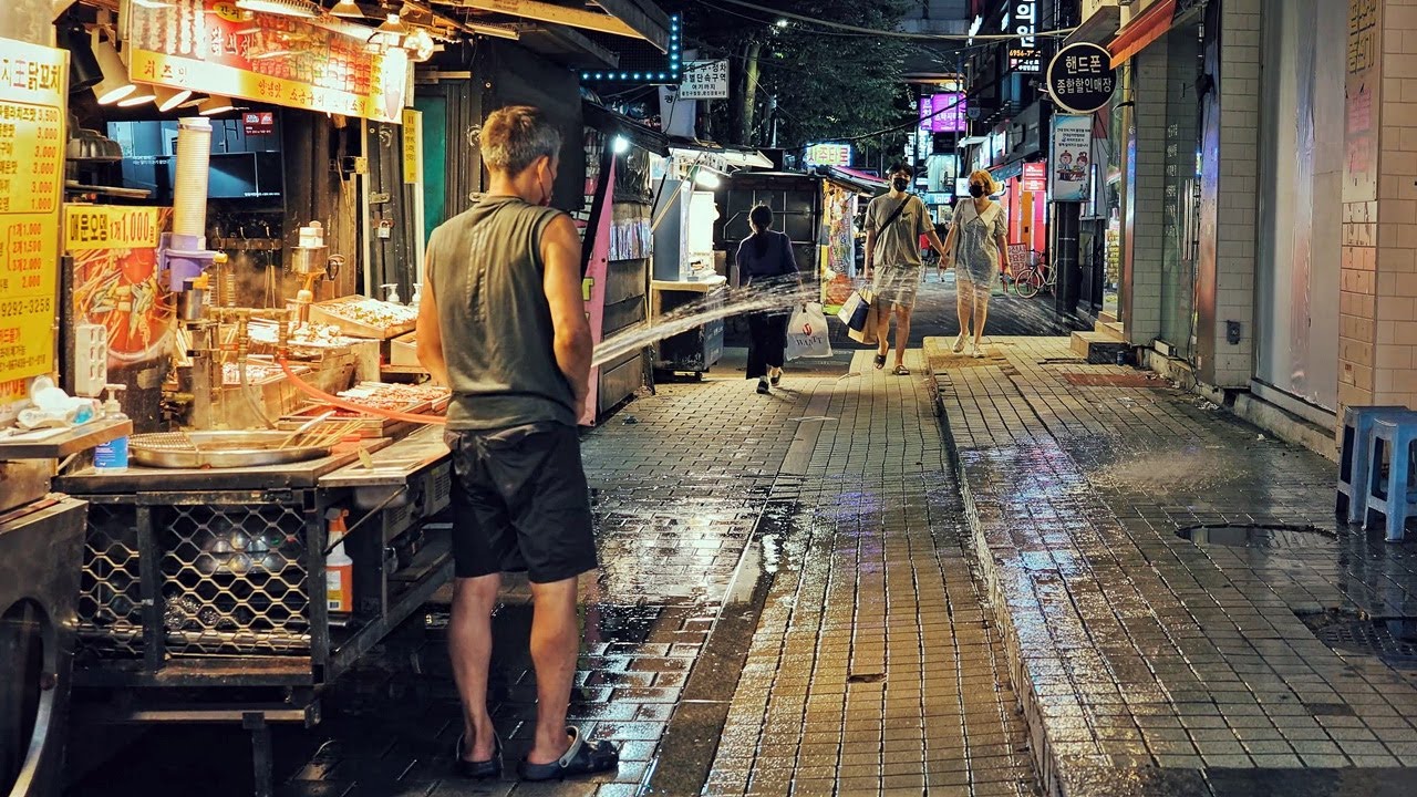 [4K] The hottest night walk, Friday Seoul Kunkuk univ | 열대야로 정말 불타던 불금, 사람 적던 건대입구 풍경 (사회적 거리두기 4단계)