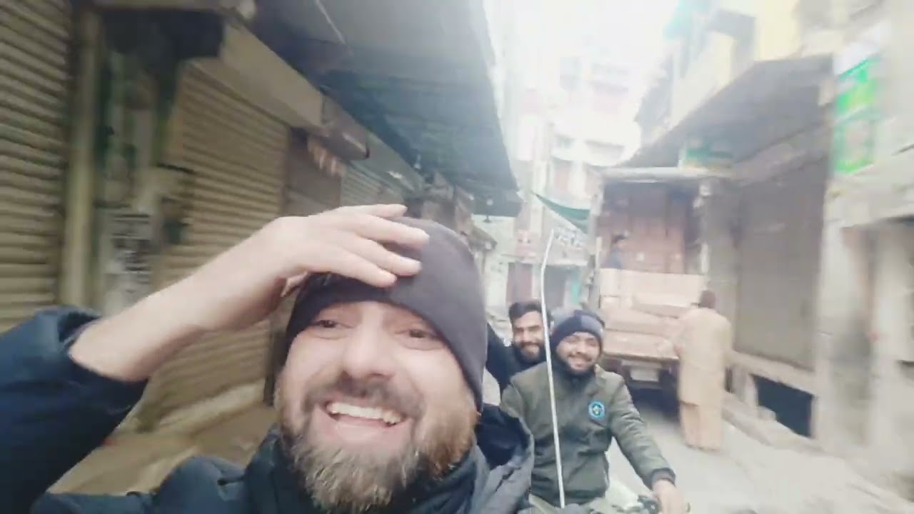 Androon Lahore ka nasta or Delhi gate ki Rohanke ek sath... Mochi gate band...😜