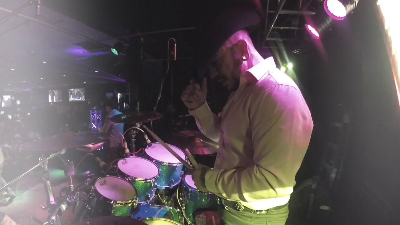 El baterista de K-Paz de la Sierra Frank Sanchez.