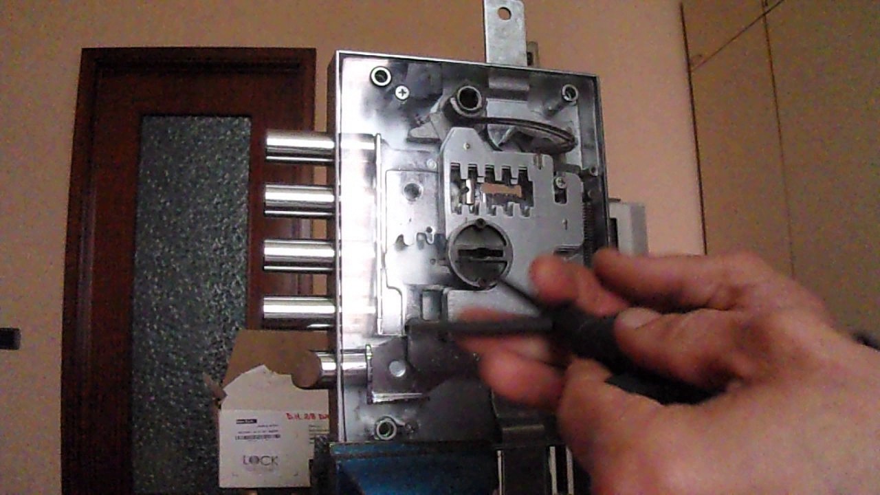 Dierre lock trap system