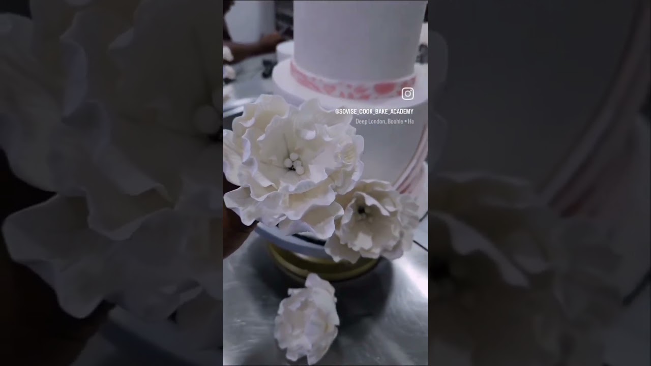 It's another sugar flower day and our students made fluffy peony flowers 