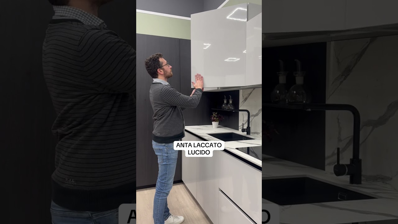 Cucina Angolare da Sogno: Top Marmo, Penisola Snack & Design Moderno! ✨
