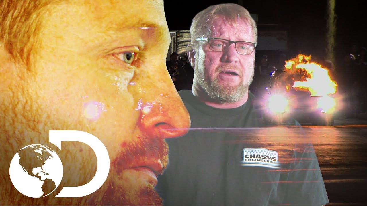 Os momentos mais tensos na pista de corrida | Corridas Proibidas | Discovery Brasil