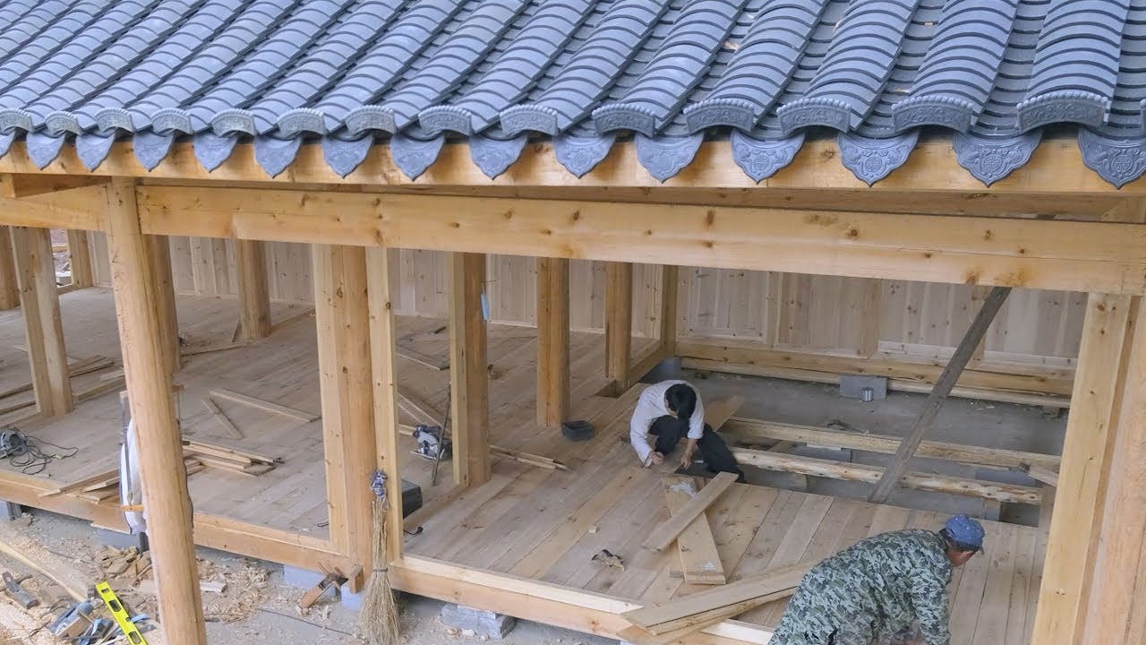 EP.4   Self-built Chinese wooden house. Laid floors the main house｜Carpenter Anxu