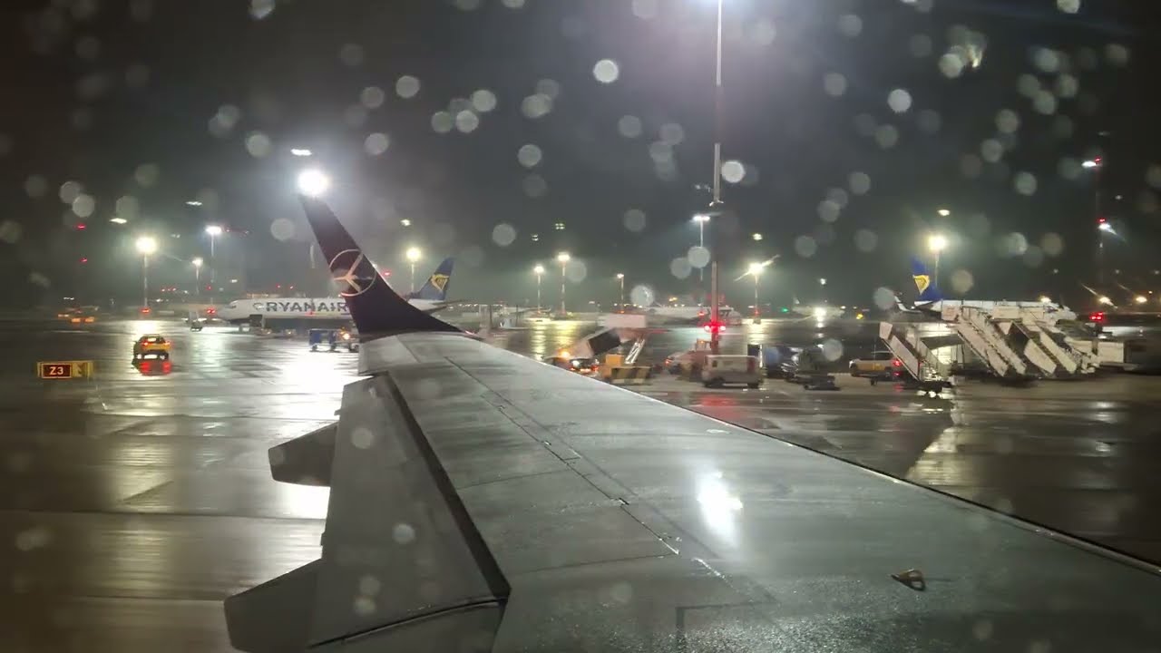 LOT Embraer 190 SP-LMF takeoff from Kraków