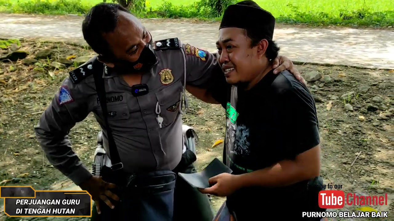 DIDALAM HUTAN NANGIS DAN MENYERAH .NASIB GURU HONORER DIPEDALAMAN