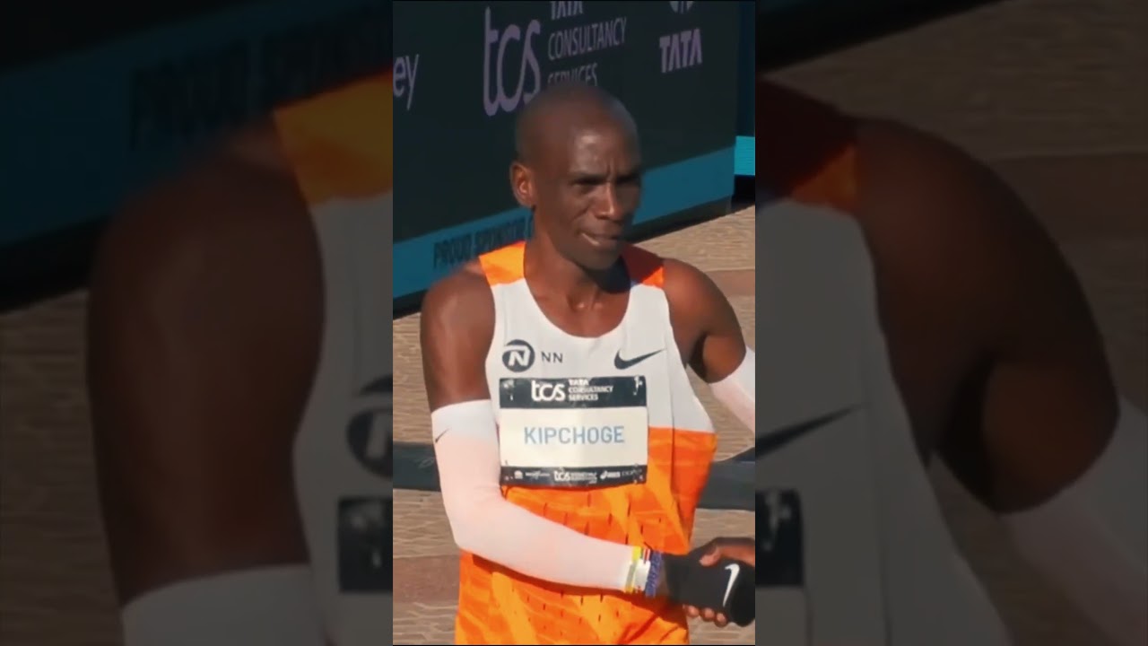EVERYONE WANTS THEIR PHOTO WITH KIPCHOGE | SYDNEY MARATHON